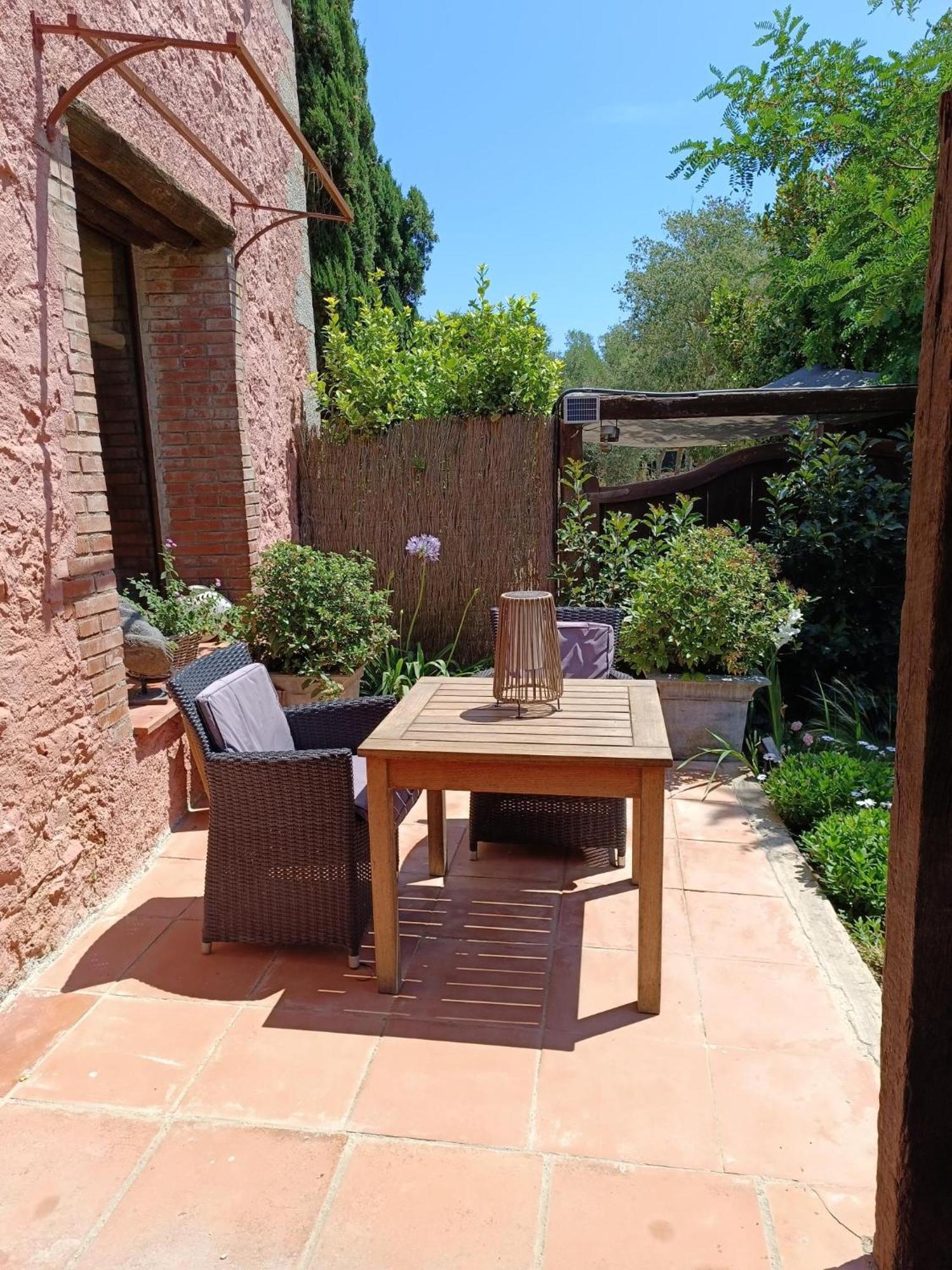 Mas Del Llop Blanc - Dog Friendly Hostal Rural - B&B Sobrestany Exterior foto
